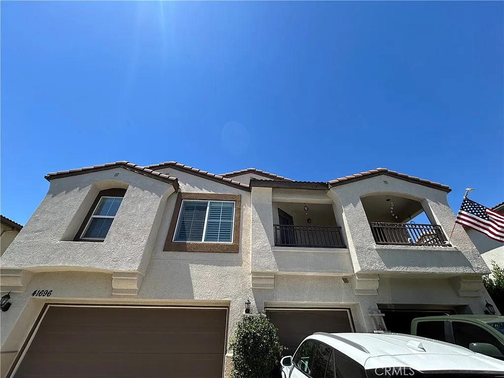 2 bed, 1072 sqft, $2,350 — Photo 2