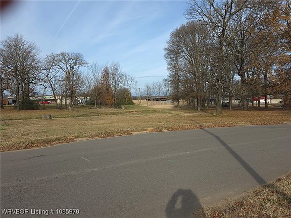 3rd image of Lincoln Dr