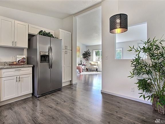 5th image of 306 195th Ave SW