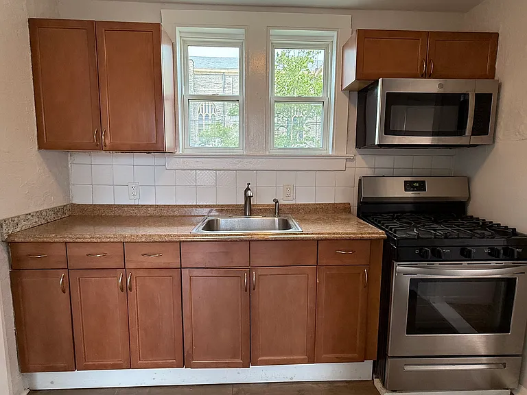 615 2nd Ave #4 — Photo 4