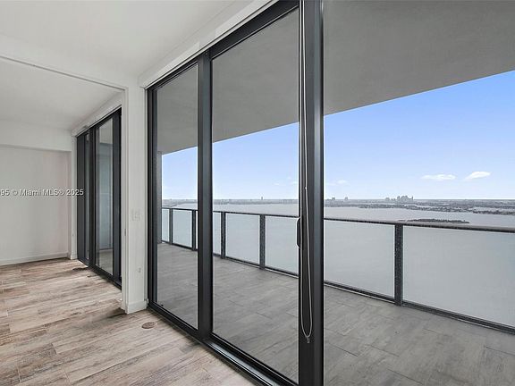 3rd image of 650 NE 32nd St Unit 3401