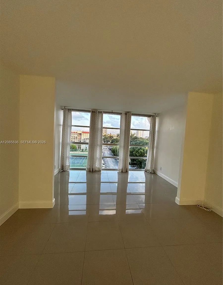 Desoto Park North Condo — Photo 3