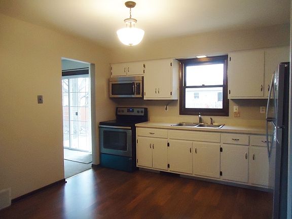4th image of 328 Eastgate Ct