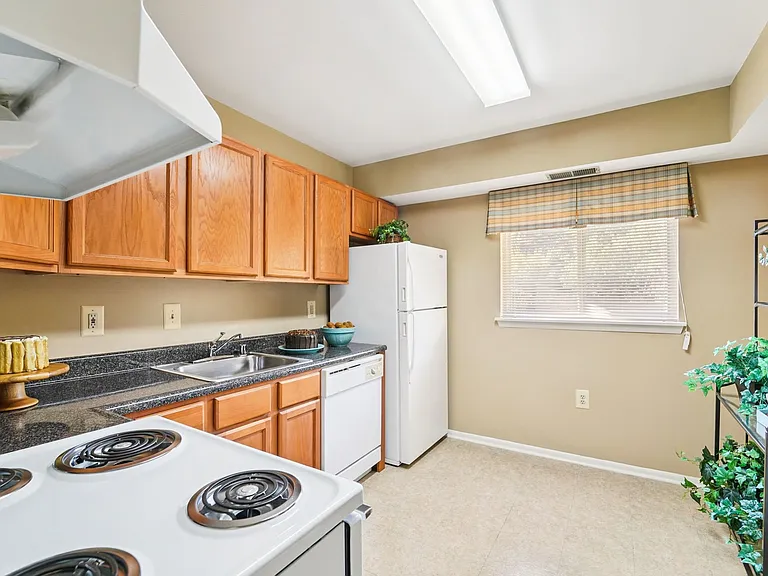 2 Bedroom 947 SF - Kitchen / Full Size Washer, Dryer, Dishwasher and Pantry Closet
