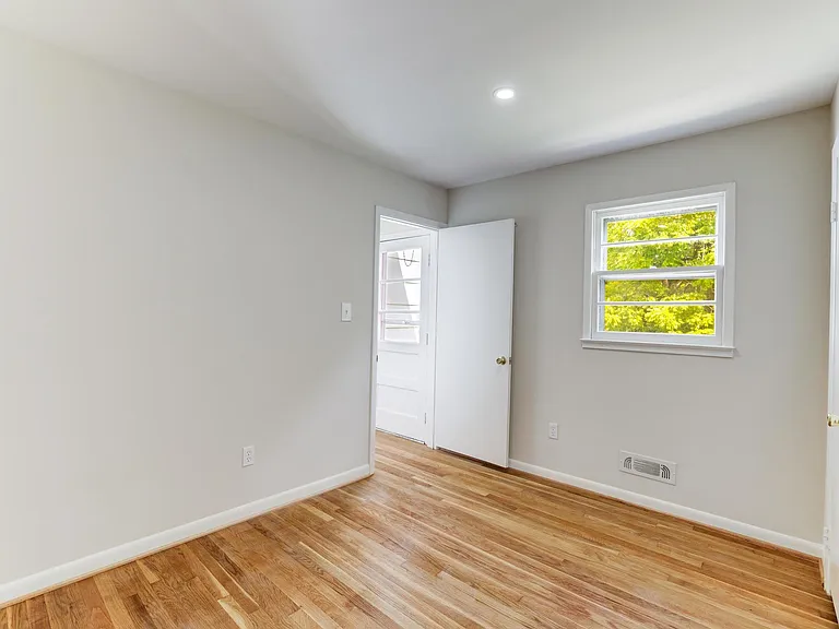 1721 Olney Rd — Photo 8