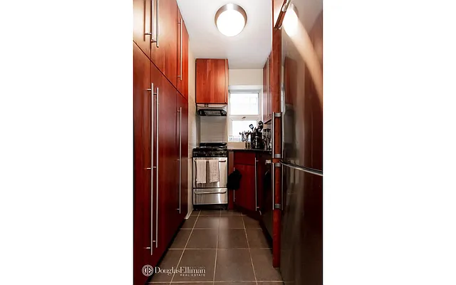 Rented by Douglas Elliman | media 16