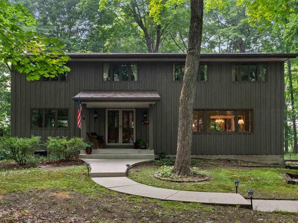 1730 Sunnyside Ct, Sheboygan, WI 53081
