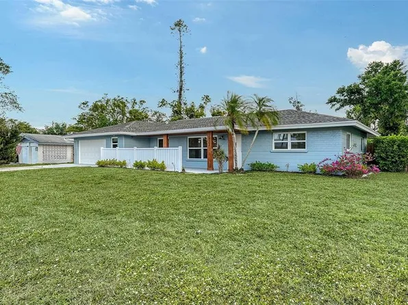 2825 Pinecrest St, Sarasota, FL 34239