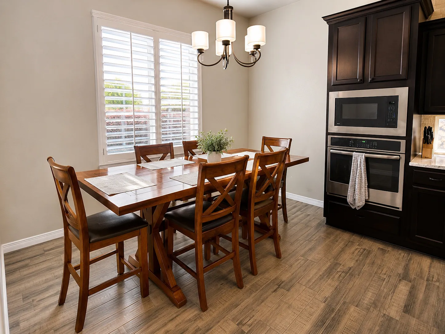 3 bed, 2.5 bath, 1800 sqft, $2,498 — Photo 3