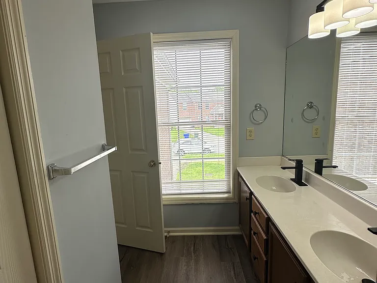 529-531 Big Bear Ln — Photo 13