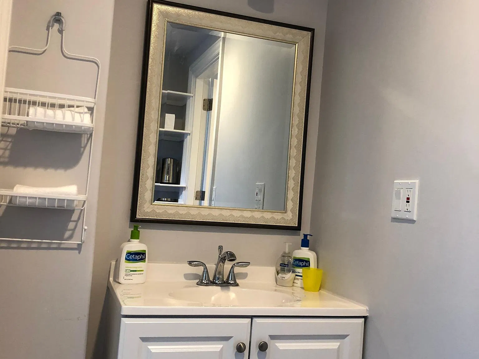 966 Clara Dr — Photo 3