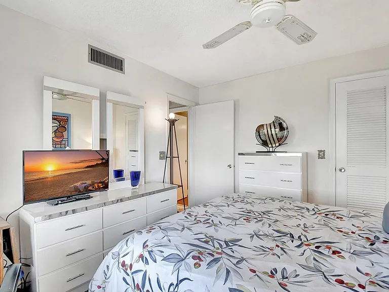 4070 Tivoli Ct #307 — Photo 24