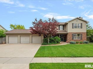 312 Westwinds Dr, Jacksonville, IL 62650