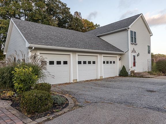 5th image of 9 Towle Farm Rd
