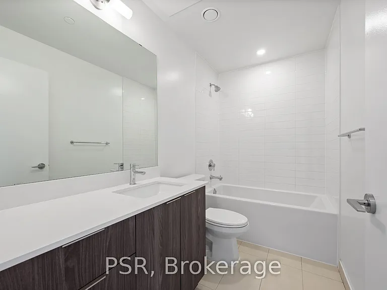 576 Front St W #1220 — Photo 9
