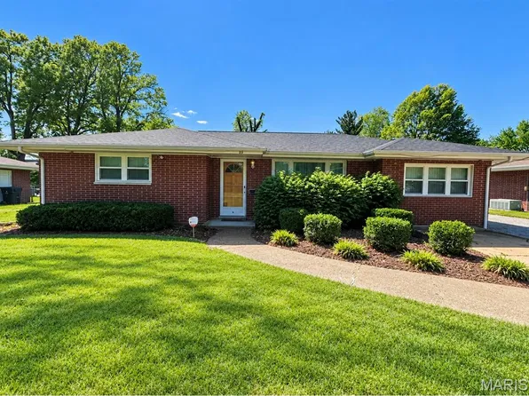 23 Buckingham Rd, Belleville, IL 62226