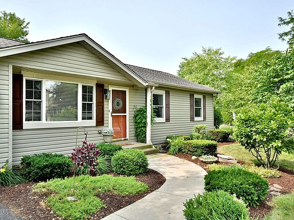 2nd image of 408 Woodhollow Ln