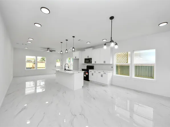 8023 Brandon St, Houston, TX 77051