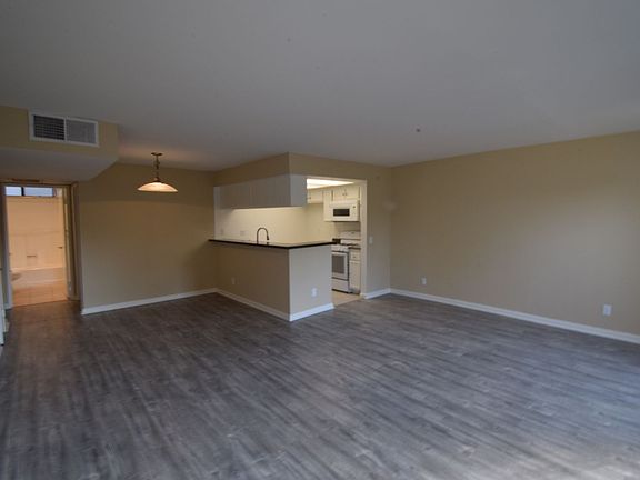 2nd image of 12352 Burbank Blvd APT 103