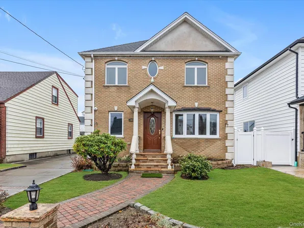 203 Pershing Parkway, Mineola, NY 11501