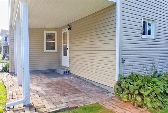 3rd image of 214 Lloyd Ave