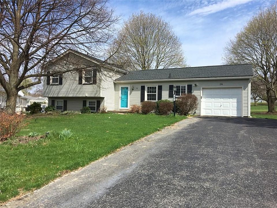 1st image of 28 Yellowstone Dr