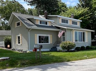 15894 Beach Dr, Spring Lake, MI 49456