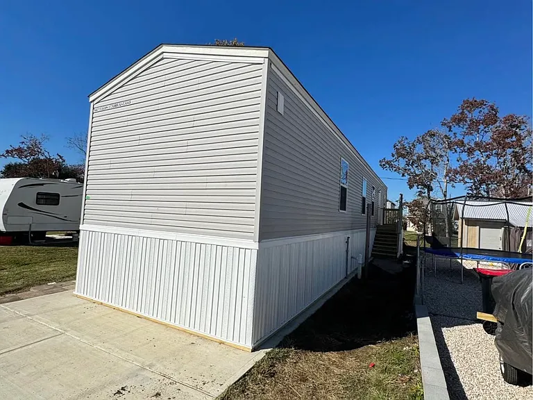 146 Dolphin Hbr N — Photo 25