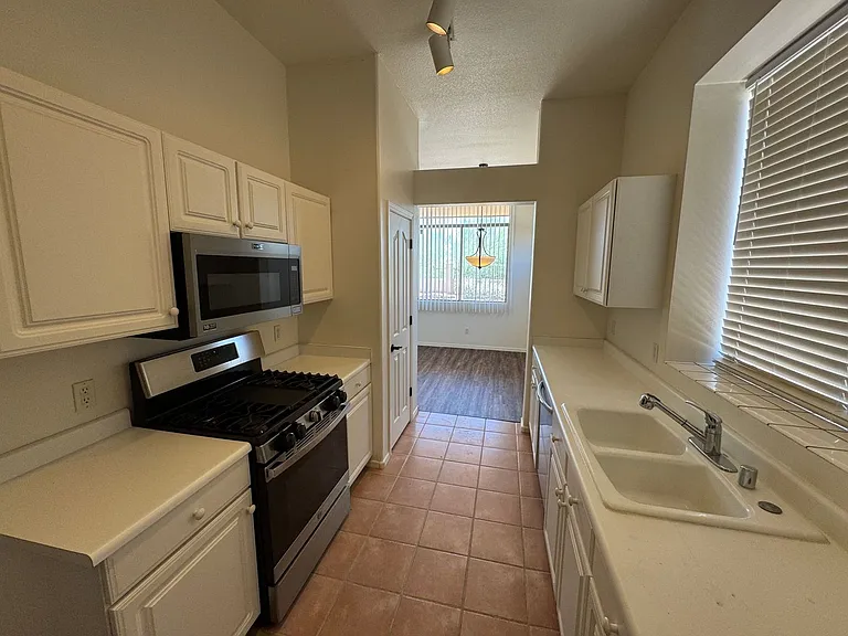 4709 E Prickly Pear Trl — Photo 4