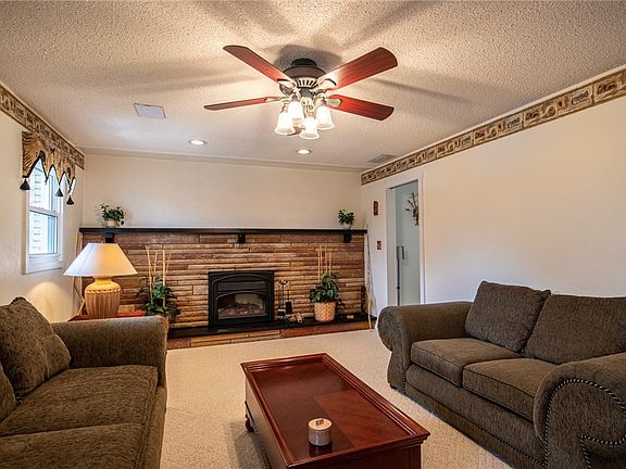 5th image of 2900 Walters Ct