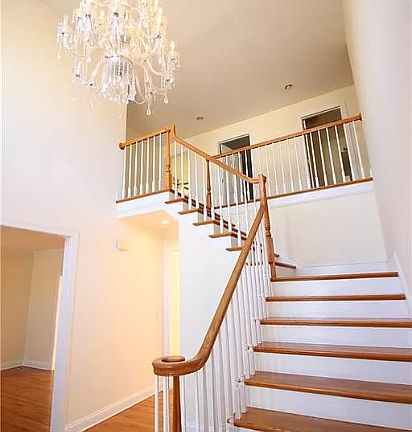 2nd image of 200 Yorktowne Pl