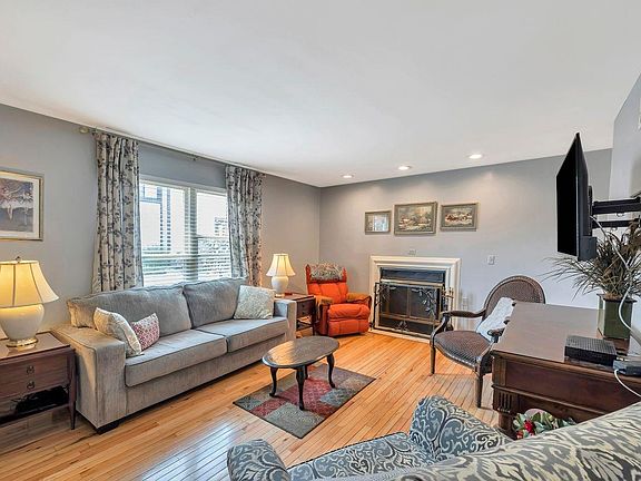 3rd image of 180 Stillmeadow Dr