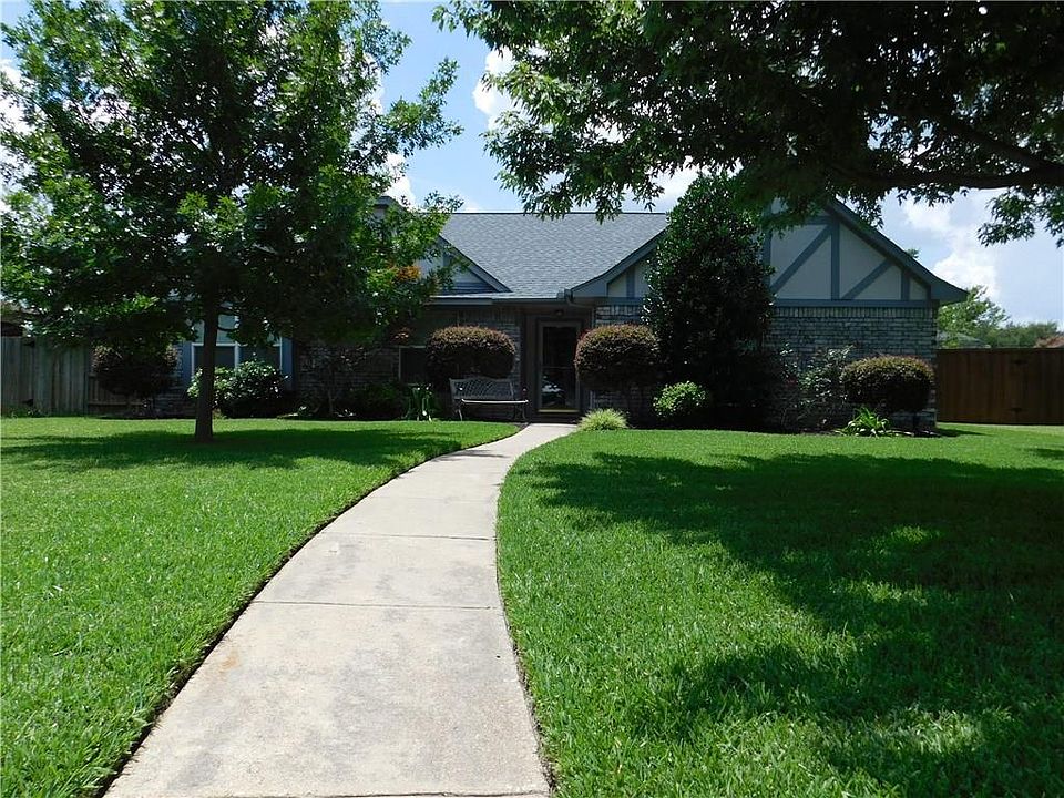1st image of 2210 Cortland Cir