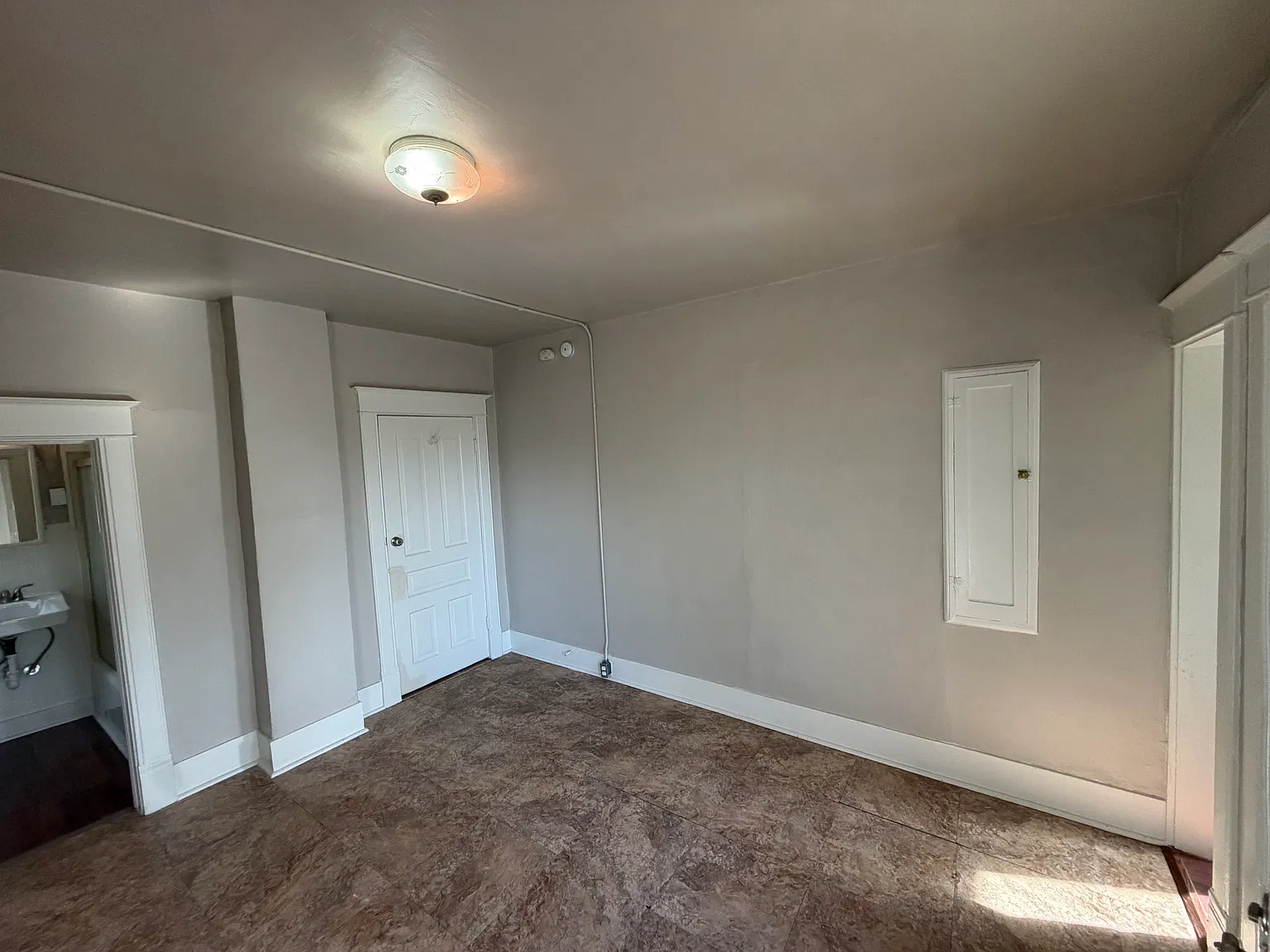 1605 N Madison St — Photo 3