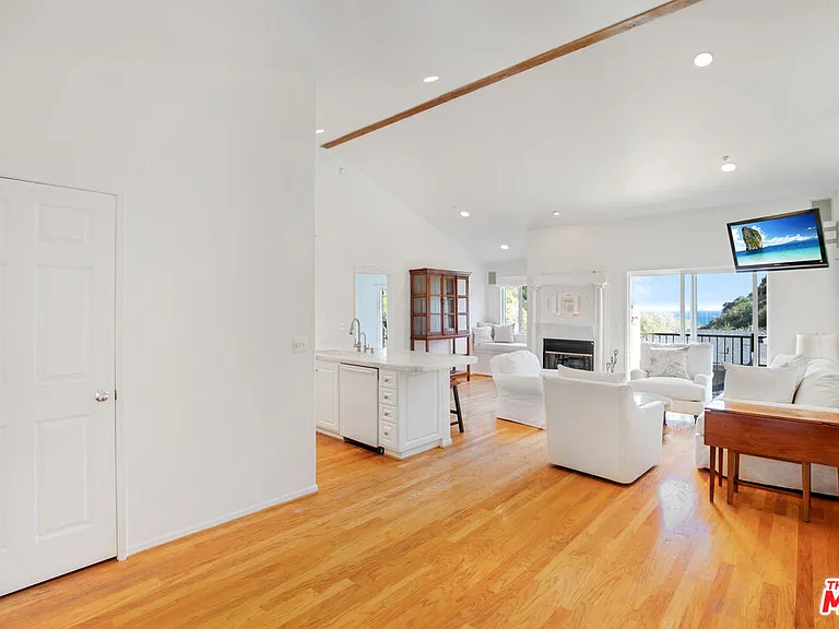 3855 Rambla Pacifico #D — Photo 13