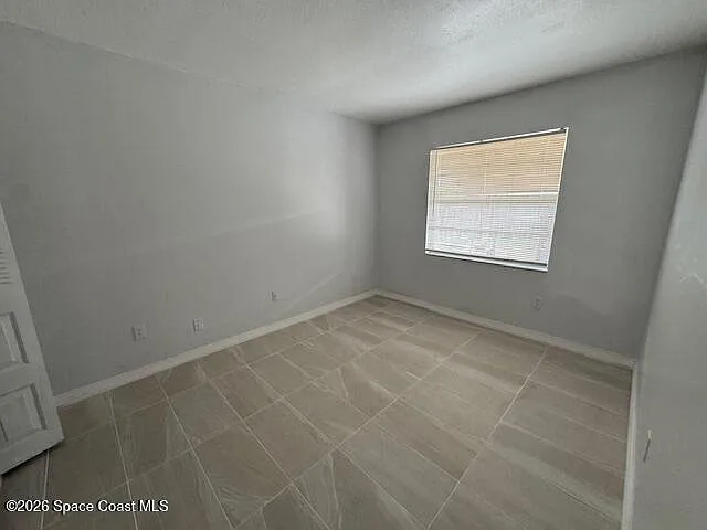 647 School St — Photo 8