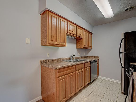 5th image of 3 27th St Unit 112