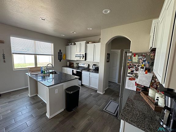5th image of 2505 Briscoe Ave
