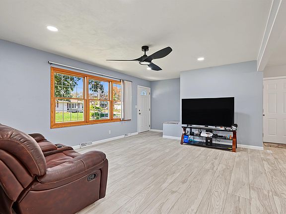 3rd image of 2033 Westview Ave