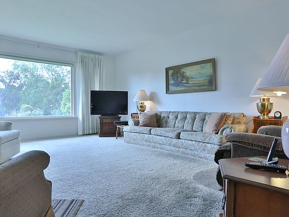 2nd image of 615 E Calaveras St