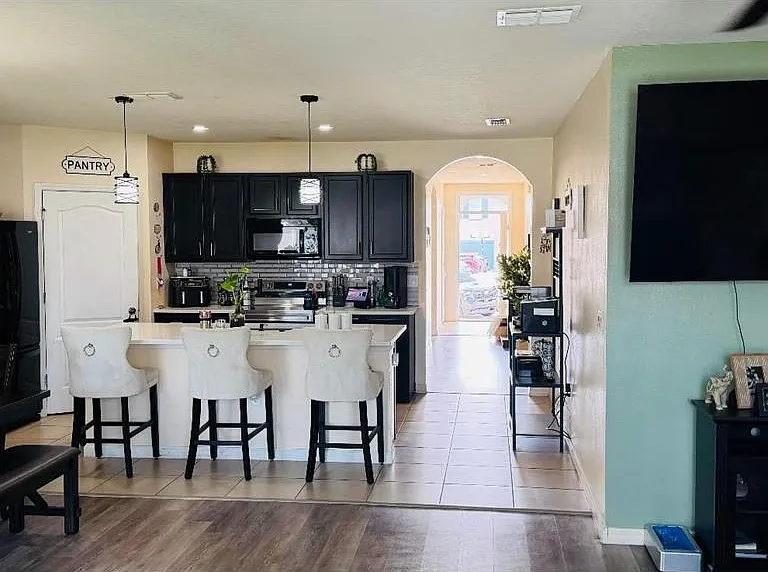 188 Tracy Ct E — Photo 4