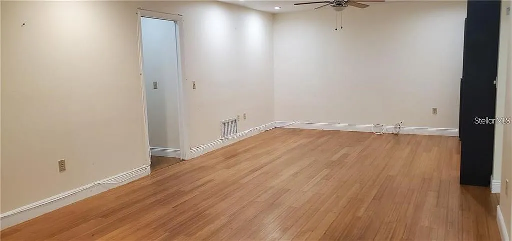 4 bed, 2.0 bath, 2284 sqft, $3,400 — Photo 2