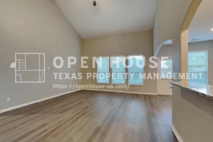 4 bed, 2.5 bath, 2457 sqft, $2,245 — Photo 3