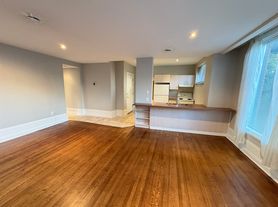 262 James St S