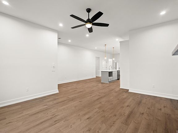 5th image of 229 Michelle Dr