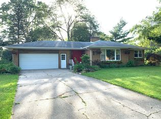 161 N Parklane Dr NE, Grand Rapids, MI 49505
