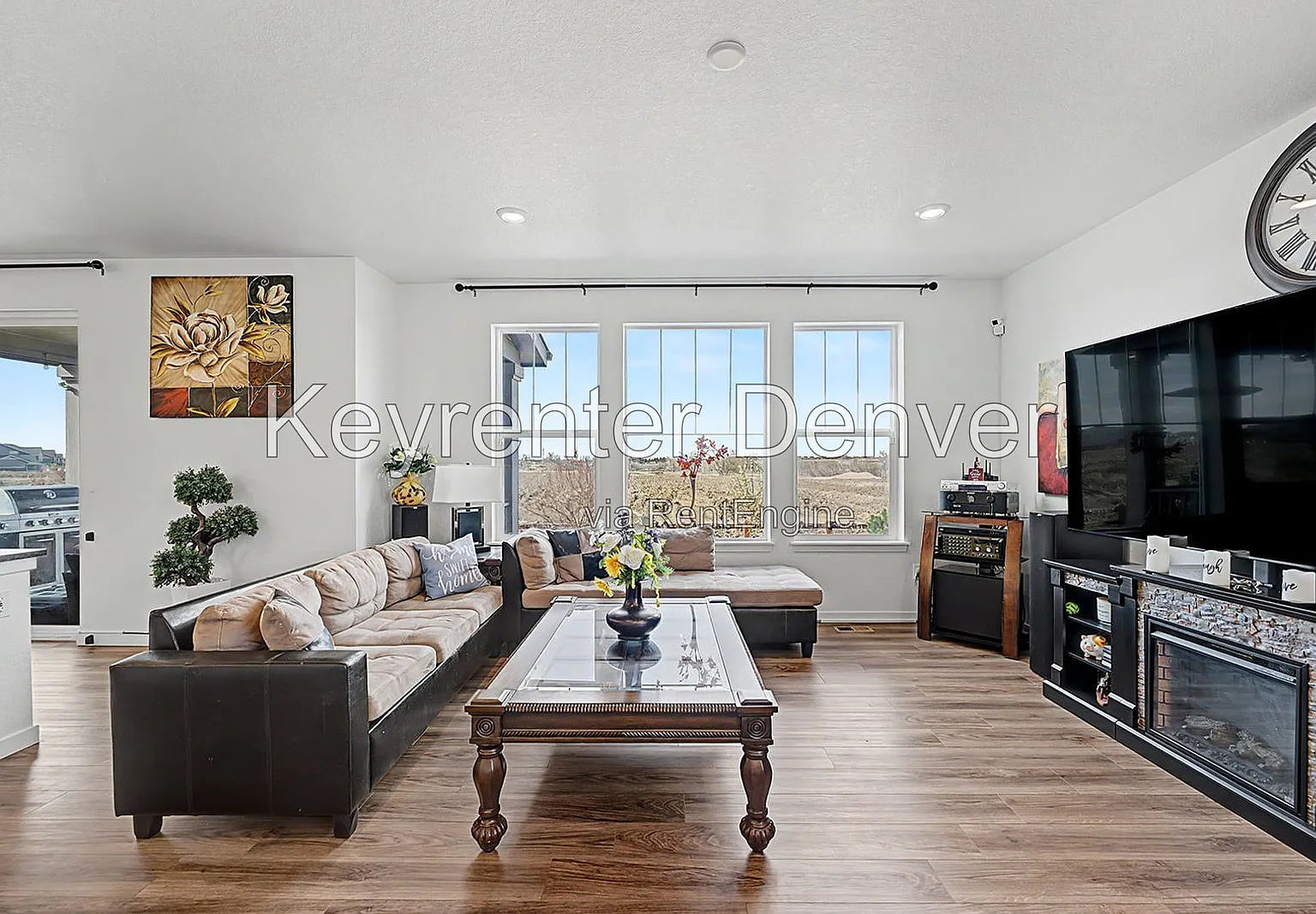 4 bed, 2.5 bath, 2422 sqft, $3,500 — Photo 4
