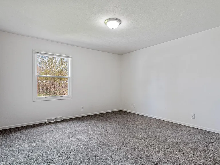 2215 Leonard St NE — Photo 12
