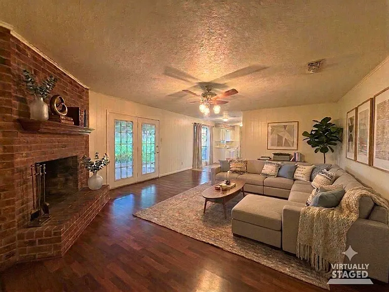 3404 Live Oak Dr — Photo 3