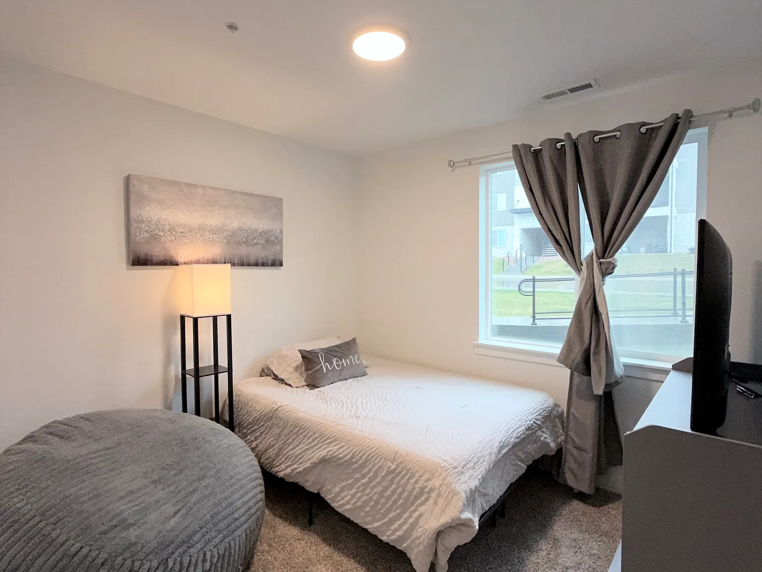 3 bed, 1280 sqft, $2,500 — Photo 4